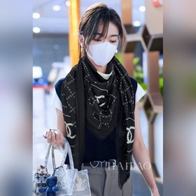 新款  小香【雙C标志網格方巾140】須邊羊絨方巾 搶 VIP推薦  下手一定要