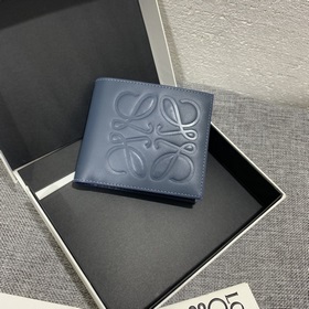 # Brand bifold wallet 男士系列對折短夾出貨，選用優質的小牛