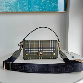 巴寶莉 Burberry 新款複古格紋小包 上身真的絕了手提柄和寬肩帶不同的搭配