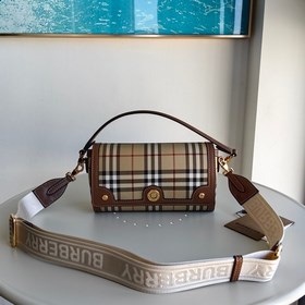 巴寶莉 Burberry 新款複古格紋小包 上身真的絕了手提柄和寬肩帶不同的搭配