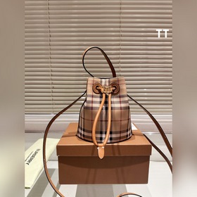 巴寶莉 size：16.19 折疊禮盒Burberry TB包新品高品質哦！