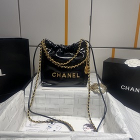 Chanel  23春夏新款 mini 22bag跟大尺寸一樣的亮面小牛皮搭配