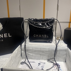 Chanel  23春夏新款 mini 22bag跟大尺寸一樣的亮面小牛皮搭配