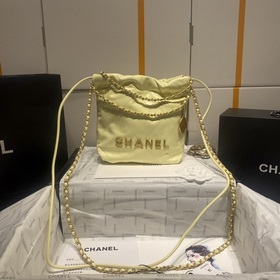 Chanel  23春夏新款 mini 22bag跟大尺寸一樣的亮面小牛皮搭配