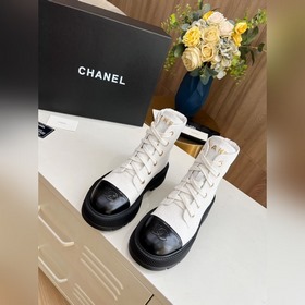 秋冬新款Chanel 香奈兒 踝靴原版開模 綁帶設計穿脫超級方便，鞋頭Logo電