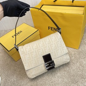 名稱：FENDI 大號布包品質：原單品質型號：8851大號顔色：白色布料/