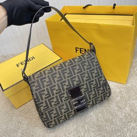 名稱：FENDI 大號布包品質：原單品質型號：8851大號顔色：啡色布料/