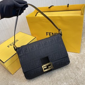 名稱：FENDI 大號布包品質：原單品質型號：8851大號顔色：黑色布料/