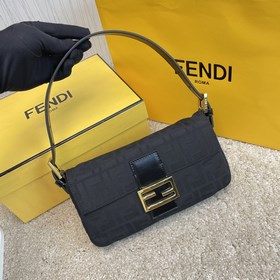 名稱：FENDI 小號布包型號：8850小號顔色：黑色布料/黑色皮/金色五金