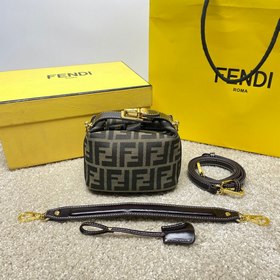 名稱：FEND1中古老花款（化妝包、飯盒包） 品質：頂級原單 型號：8856 顔