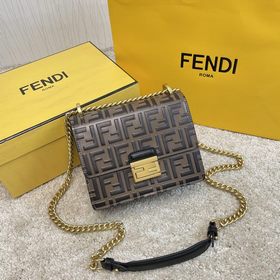 名稱：FENDI （芬迪）Kan I品質：原單品質型號：小號8840顔色：