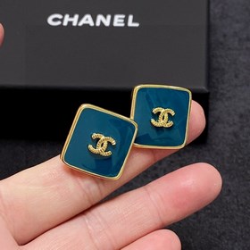 Chanel   Chanel 香奈兒米白色、寶藍色中古正方形雙C耳釘 這款随意