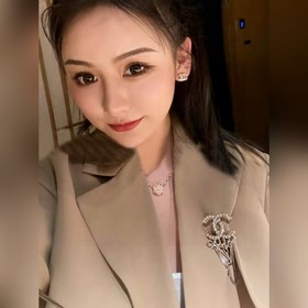 CHANEL小香 專櫃新款同步上新香奈兒字母鍊條流蘇胸針，是最懂女人的飾物那些傾