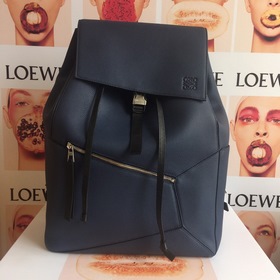 新款 Loew* backpack 顔色： 海軍藍.型號K68材料： Sof