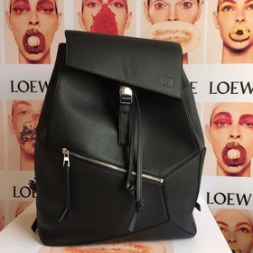 新款Loew* backpack 顔色： 黑色型號K68材料： Soft