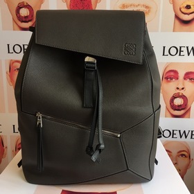 新款 Loew*  backpack 顔色： 深灰色型號K68材料： So