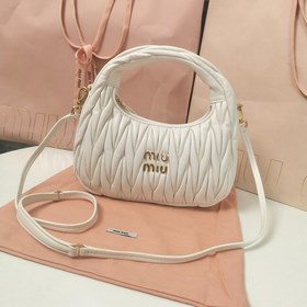 5BC125：MiuMiu新品MiuWander手袋，采用進口小羊皮經典品牌标志