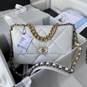 1161中號chanel Bag 結合一切經典的枕頭包這款包是Karl La