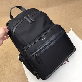 BALLY最新款雙肩背包，以實(shí)用風(fēng)格演繹的 Chapmay 時(shí)尚雙肩背包由堅(jiān)韌的