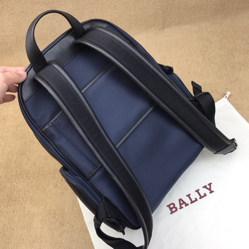 BALLY最新款雙肩背包，以實(shí)用風(fēng)格演繹的 Chapmay 時(shí)尚雙肩背包由堅(jiān)韌的