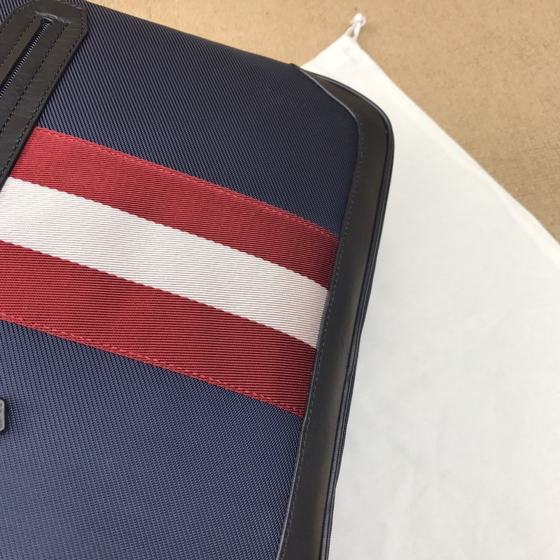 BALLY最新款雙肩背包，以實(shí)用風(fēng)格演繹的 Chapmay 時(shí)尚雙肩背包由堅(jiān)韌的