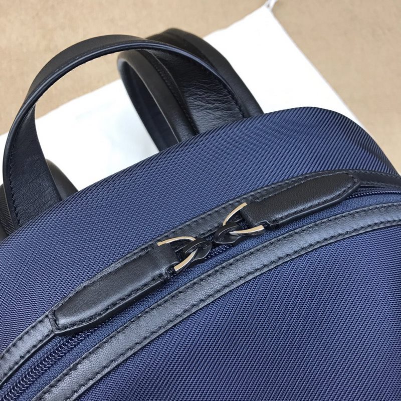 BALLY最新款雙肩背包，以實(shí)用風(fēng)格演繹的 Chapmay 時(shí)尚雙肩背包由堅(jiān)韌的