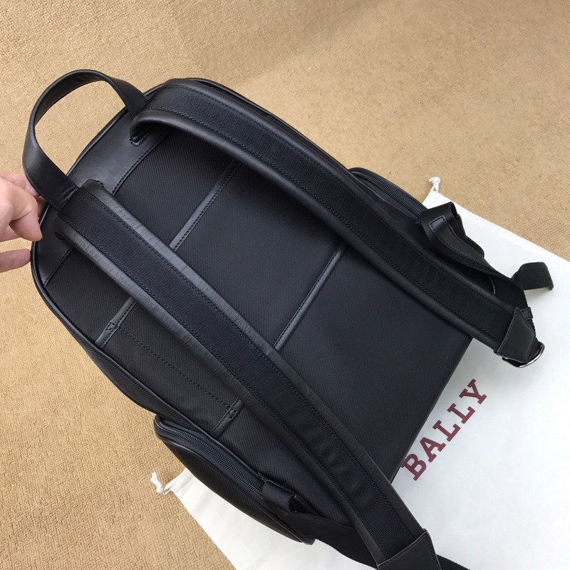 BALLY最新款雙肩背包，以實用風格演繹的 Chapmay 時尚雙肩背包由堅韌的