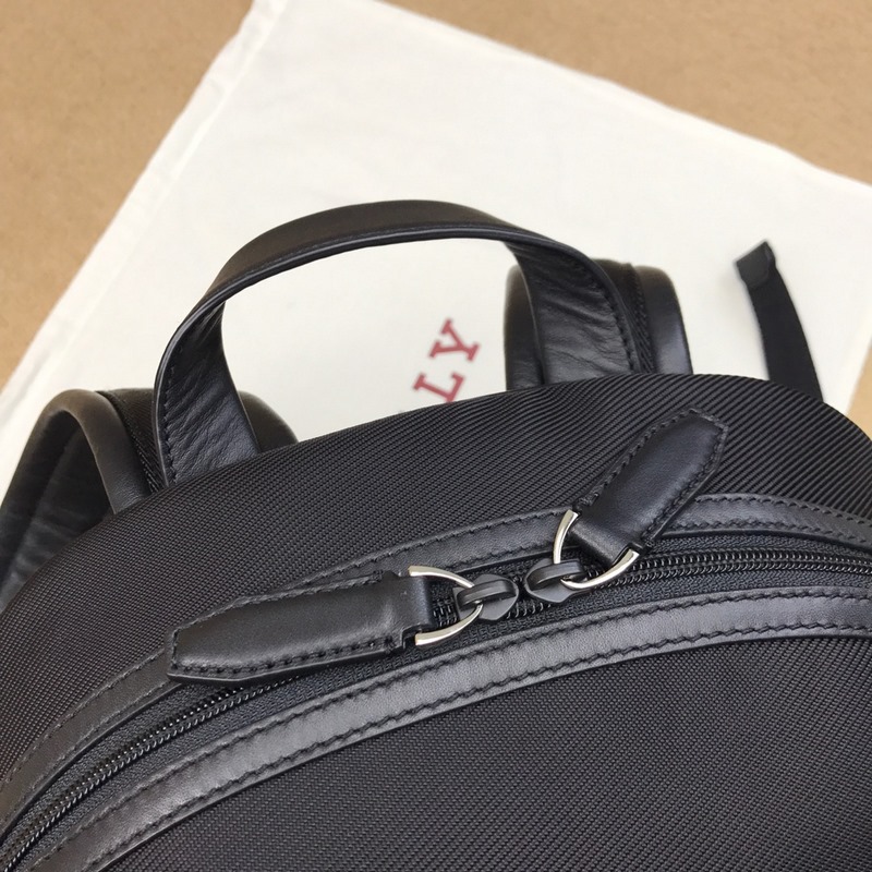 BALLY最新款雙肩背包，以實用風格演繹的 Chapmay 時尚雙肩背包由堅韌的