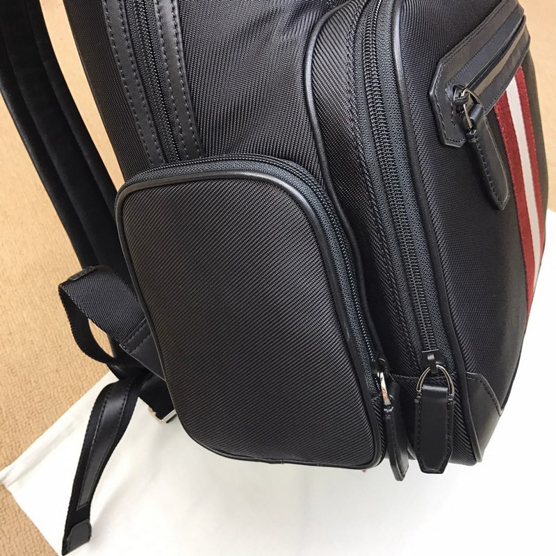 BALLY最新款雙肩背包，以實用風格演繹的 Chapmay 時尚雙肩背包由堅韌的