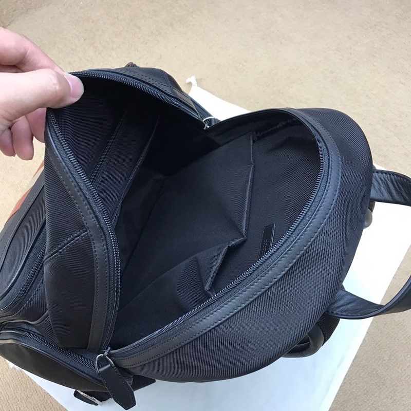 BALLY最新款雙肩背包，以實用風格演繹的 Chapmay 時尚雙肩背包由堅韌的