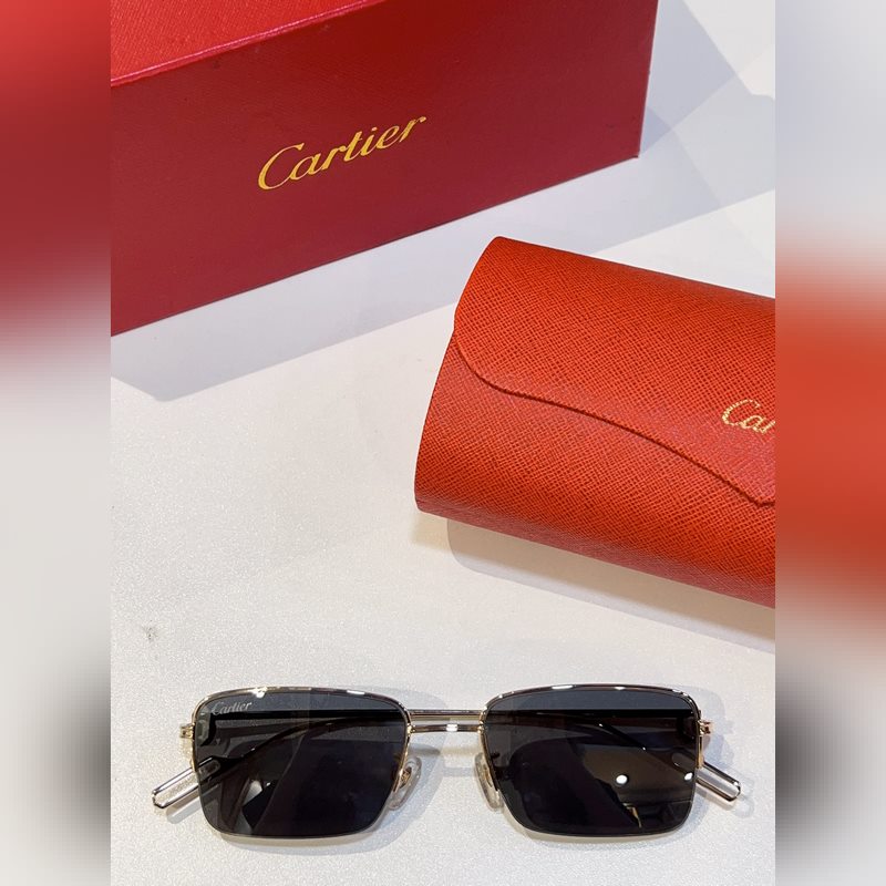 Cartier 官網(wǎng)新品上架 MODERL： CT02180 商務(wù)男款半框眼鏡，