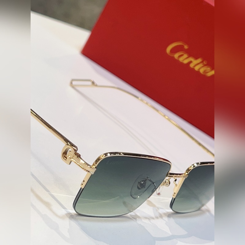 Cartier 官網(wǎng)新品上架 MODERL： CT02180 商務(wù)男款半框眼鏡，