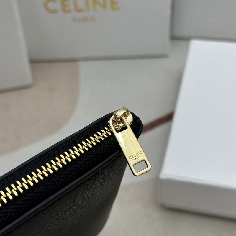 TRIOMPHE光滑牛皮革零錢卡包牛皮革襯裡 ： 牛皮革/織物拉鍊鎖閉1個螺絲鑰