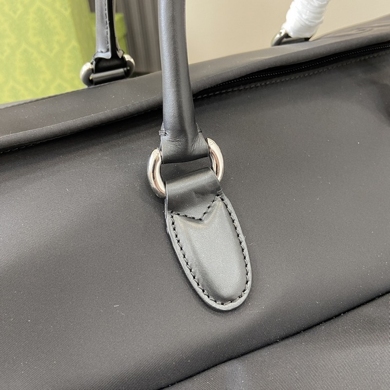 《配全套原廠綠色禮品袋》新品GG法杜爾系列旅行包。這款行李袋為2025秋冬男裝推