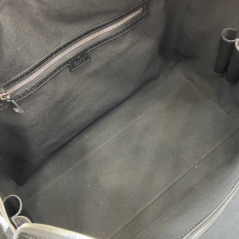 《配全套原廠綠色禮品袋》【新品】GG中號旅行包。經典材質一如既往地為Gucci創