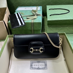 Gucci Horsebit 1955系列迷你手袋。Gucci Horsebit