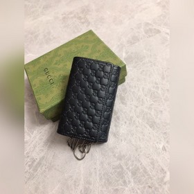 最新男士鑰匙包原版皮壓小G標(biāo)志～小巧精緻，實(shí)用大方，男神必備單品， 型號：138