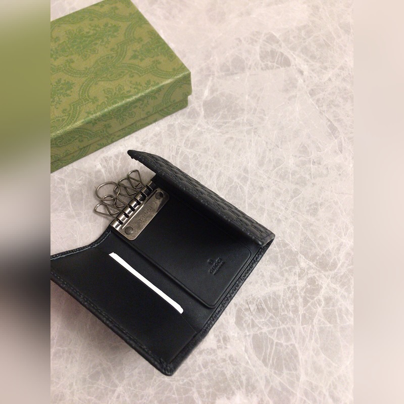 最新男士鑰匙包原版皮壓小G標(biāo)志～小巧精緻，實(shí)用大方，男神必備單品， 型號：138