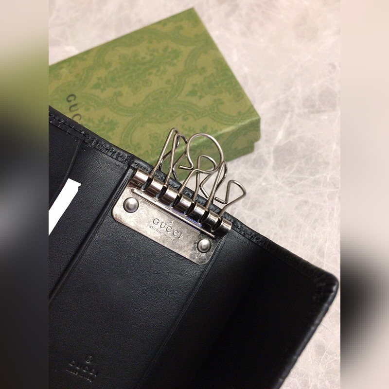 最新男士鑰匙包原版皮壓小G標(biāo)志～小巧精緻，實(shí)用大方，男神必備單品， 型號：138