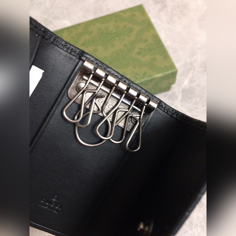 最新男士鑰匙包原版皮壓小G標(biāo)志～小巧精緻，實(shí)用大方，男神必備單品， 型號：138