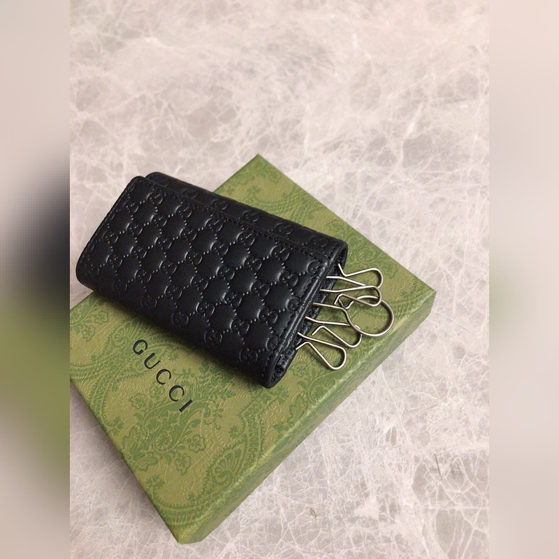 最新男士鑰匙包原版皮壓小G標(biāo)志～小巧精緻，實(shí)用大方，男神必備單品， 型號：138