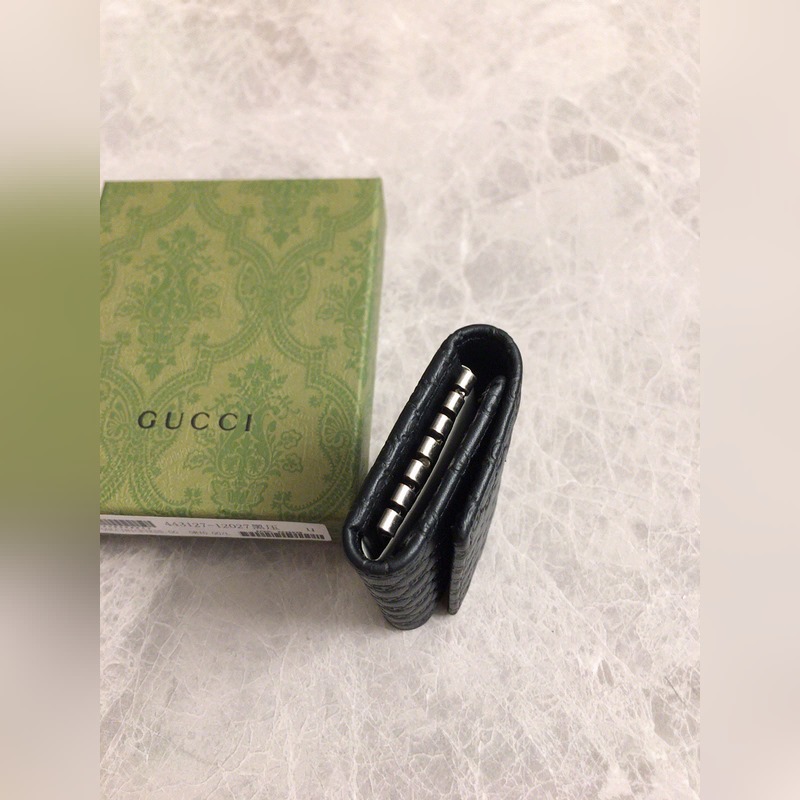 最新男士鑰匙包原版皮壓小G標(biāo)志～小巧精緻，實(shí)用大方，男神必備單品， 型號：138