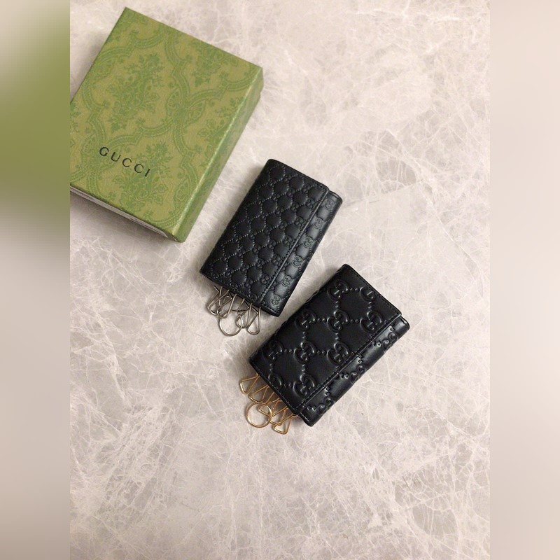 最新男士鑰匙包原版皮壓小G標(biāo)志～小巧精緻，實(shí)用大方，男神必備單品， 型號：138