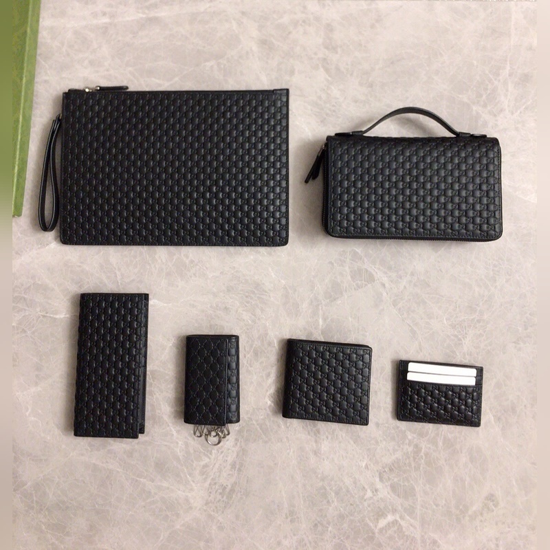 最新男士鑰匙包原版皮壓小G標(biāo)志～小巧精緻，實(shí)用大方，男神必備單品， 型號：138