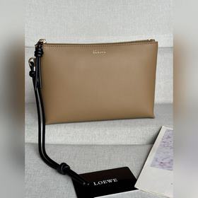 原廠皮 2025新款手包  型號3045亮面納帕牛皮革Knot T 亮面