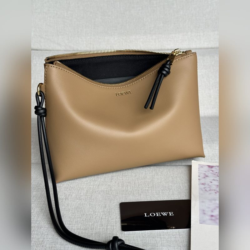 原廠皮 2025新款手包  型號3045亮面納帕牛皮革Knot T 亮面