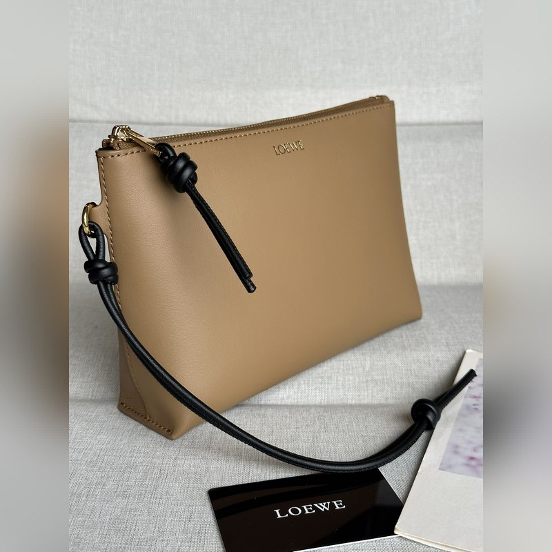 原廠皮 2025新款手包  型號3045亮面納帕牛皮革Knot T 亮面