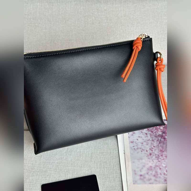 原廠皮 2025新款手包  型號3045亮面納帕牛皮革Knot T 亮面