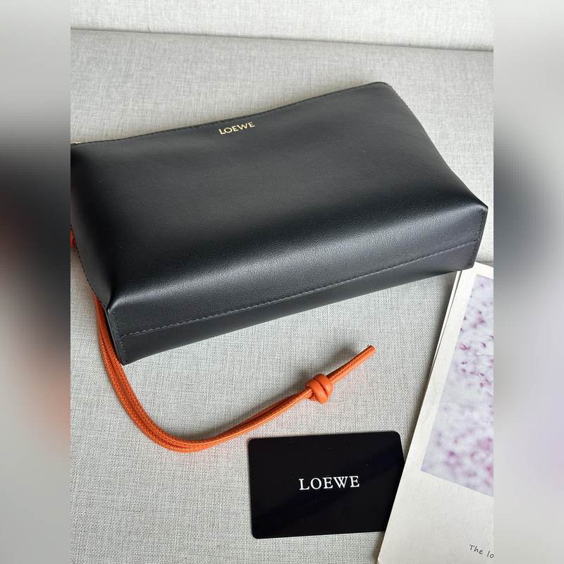 原廠皮 2025新款手包  型號3045亮面納帕牛皮革Knot T 亮面