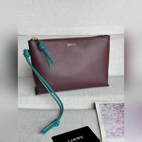 原廠皮 2025新款手包   型號3045亮面納帕牛皮革Knot T 亮